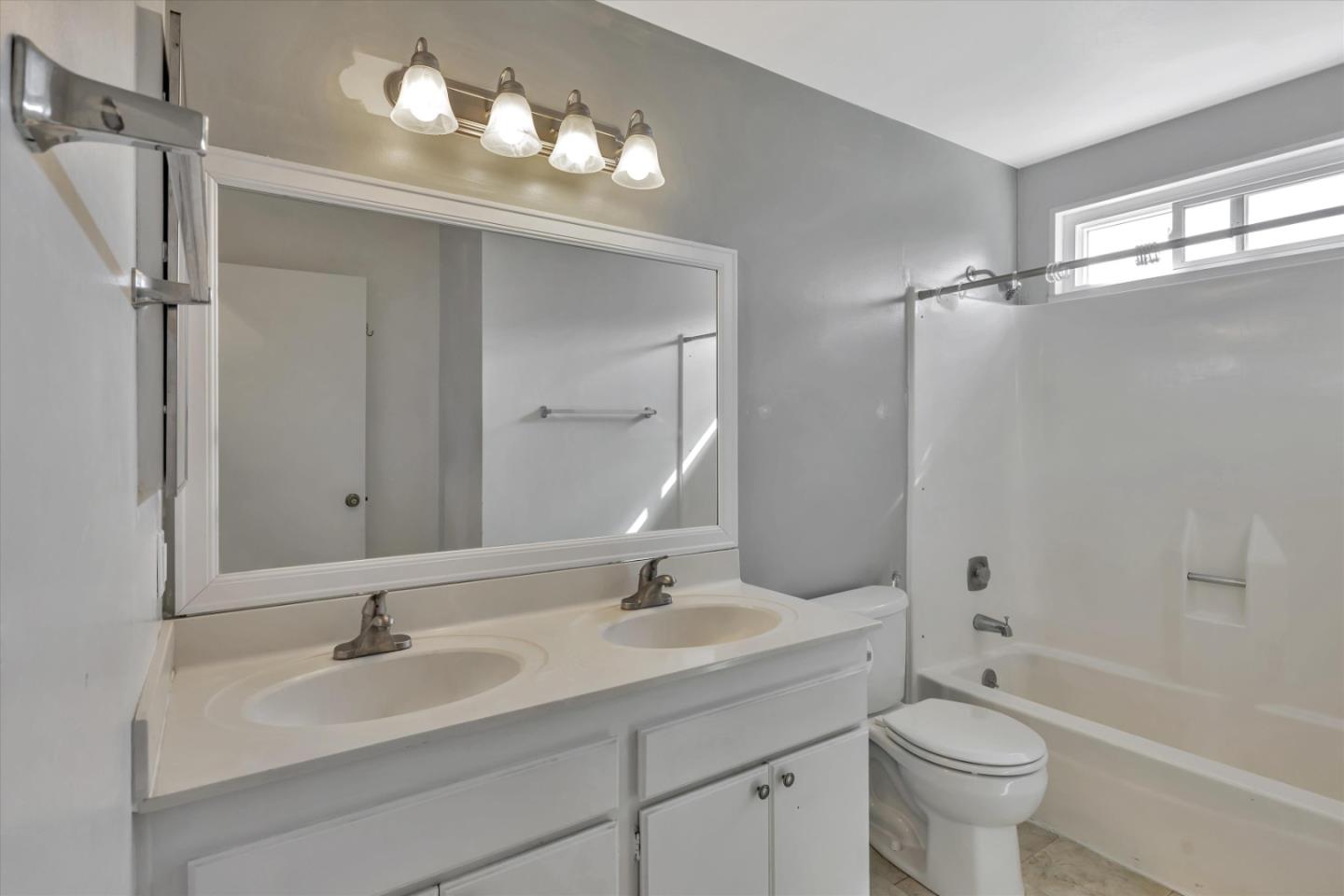 Detail Gallery Image 17 of 22 For 28625 Hayward Blvd, Hayward,  CA 94542 - 4 Beds | 2/1 Baths