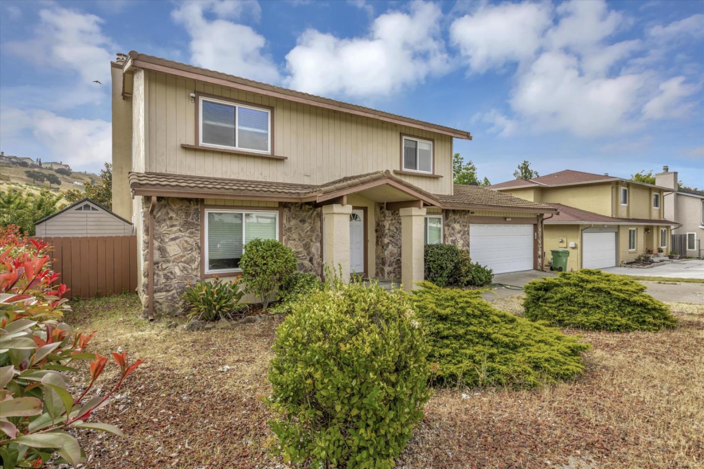 Detail Gallery Image 2 of 22 For 28625 Hayward Blvd, Hayward,  CA 94542 - 4 Beds | 2/1 Baths
