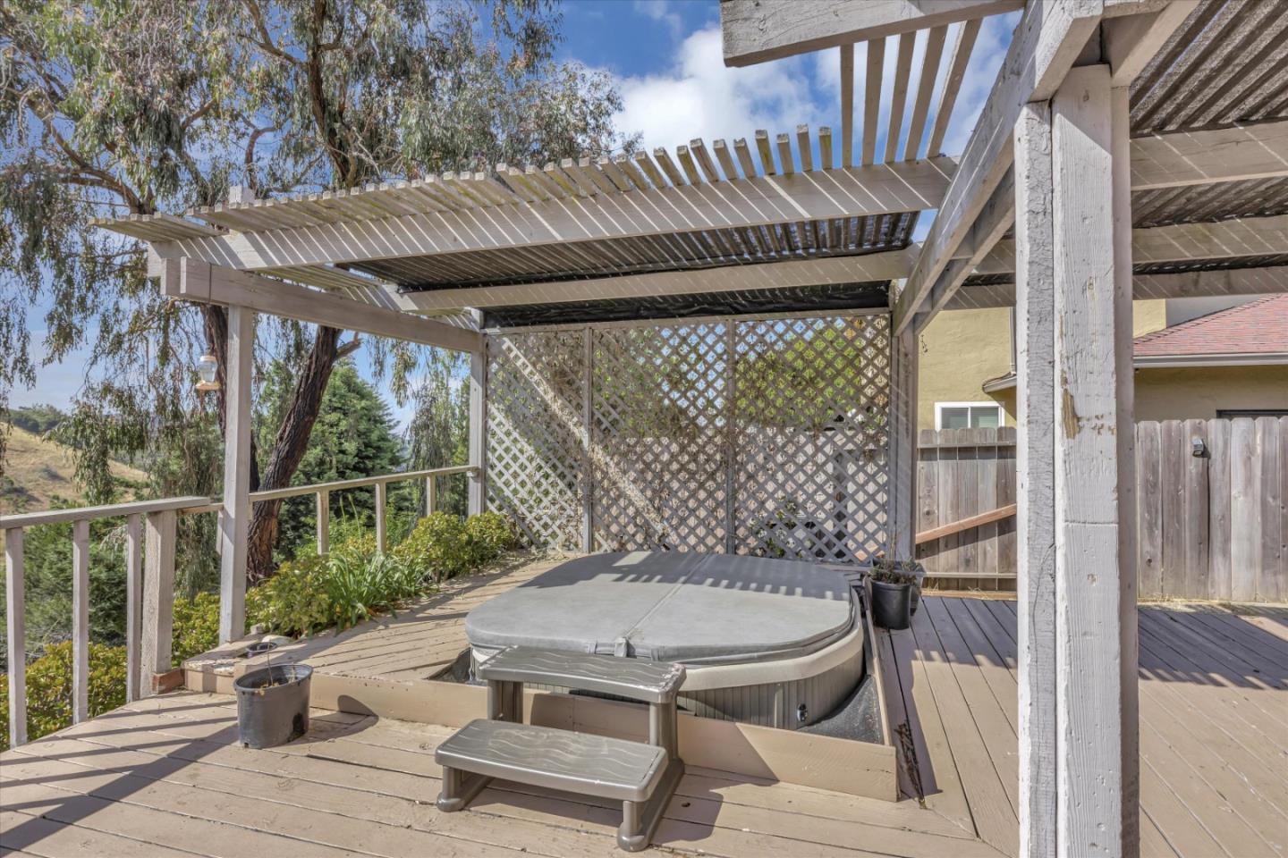 Detail Gallery Image 21 of 22 For 28625 Hayward Blvd, Hayward,  CA 94542 - 4 Beds | 2/1 Baths