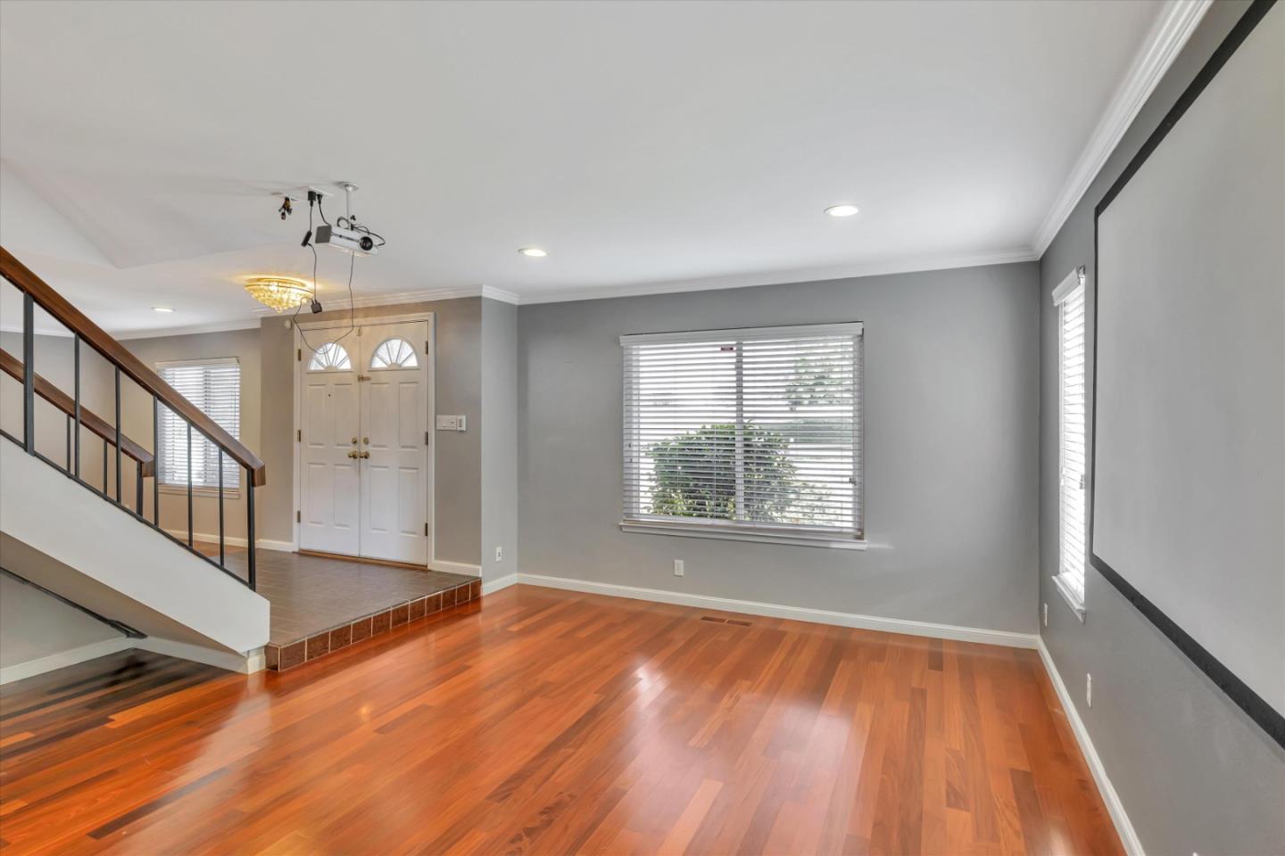 Detail Gallery Image 3 of 22 For 28625 Hayward Blvd, Hayward,  CA 94542 - 4 Beds | 2/1 Baths