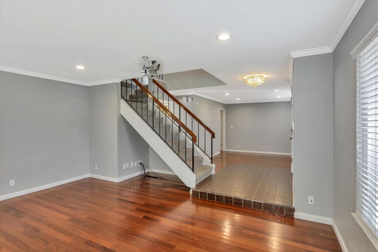 Detail Gallery Image 4 of 22 For 28625 Hayward Blvd, Hayward,  CA 94542 - 4 Beds | 2/1 Baths