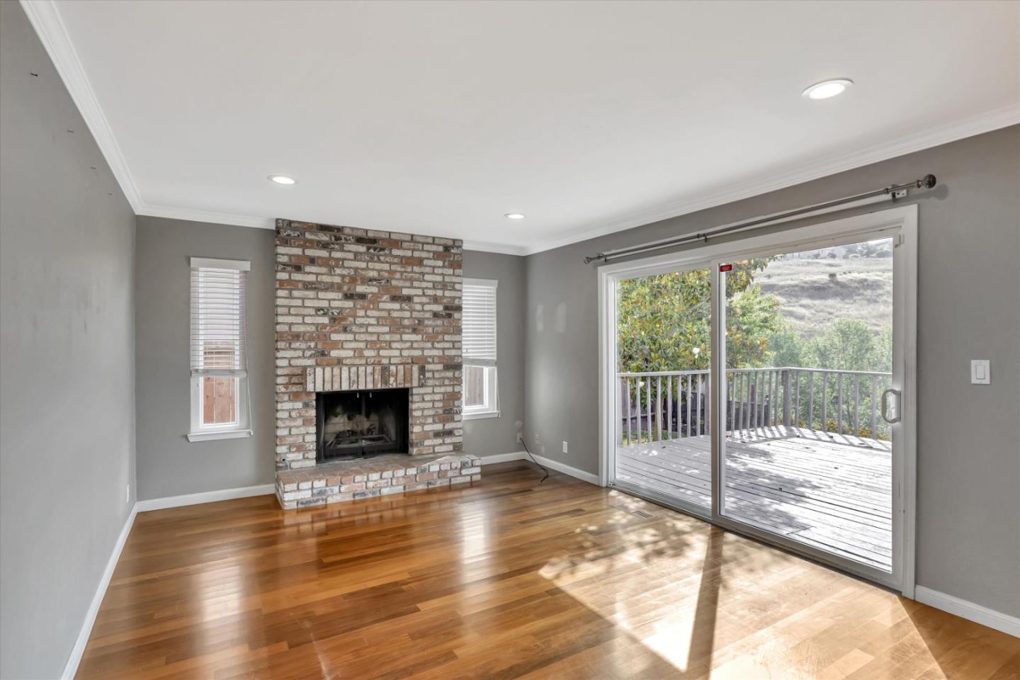 Detail Gallery Image 5 of 22 For 28625 Hayward Blvd, Hayward,  CA 94542 - 4 Beds | 2/1 Baths