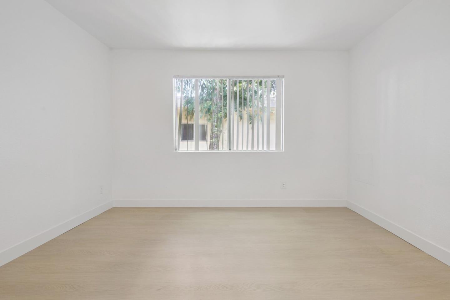 Detail Gallery Image 11 of 18 For 14937 Dickens St #209,  Sherman Oaks,  CA 91403 - 2 Beds | 2 Baths