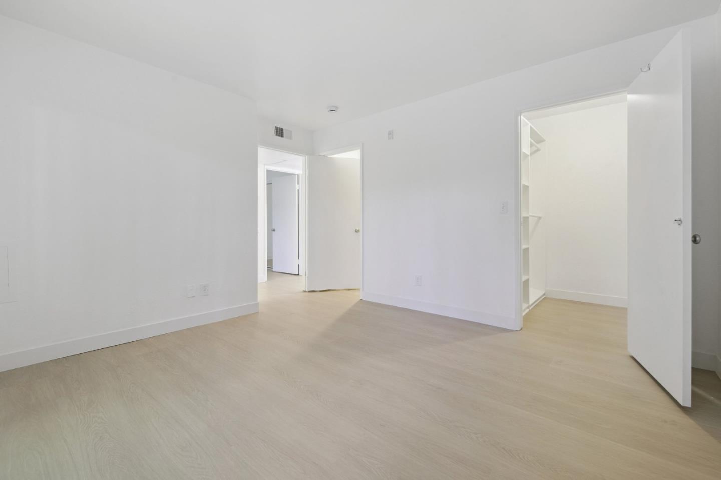 Detail Gallery Image 12 of 18 For 14937 Dickens St #209,  Sherman Oaks,  CA 91403 - 2 Beds | 2 Baths