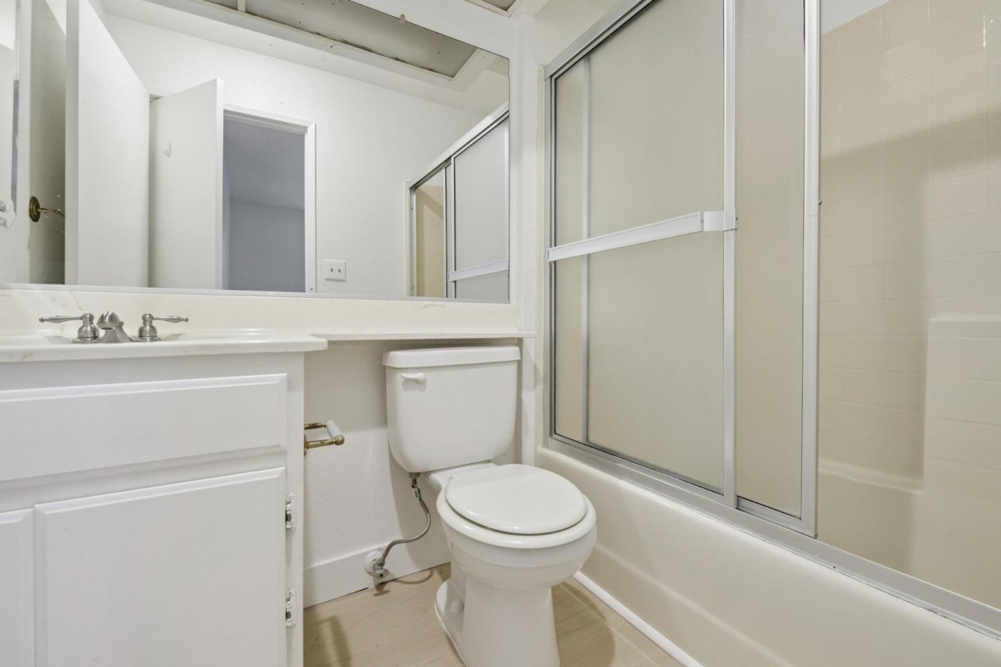 Detail Gallery Image 13 of 18 For 14937 Dickens St #209,  Sherman Oaks,  CA 91403 - 2 Beds | 2 Baths