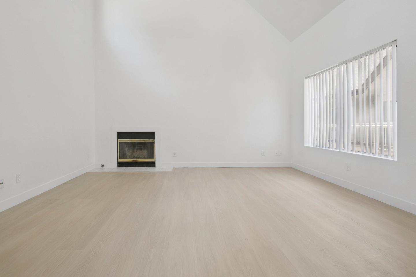 Detail Gallery Image 2 of 18 For 14937 Dickens St #209,  Sherman Oaks,  CA 91403 - 2 Beds | 2 Baths