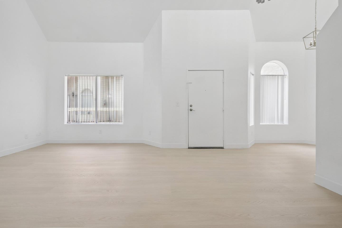 Detail Gallery Image 3 of 18 For 14937 Dickens St #209,  Sherman Oaks,  CA 91403 - 2 Beds | 2 Baths