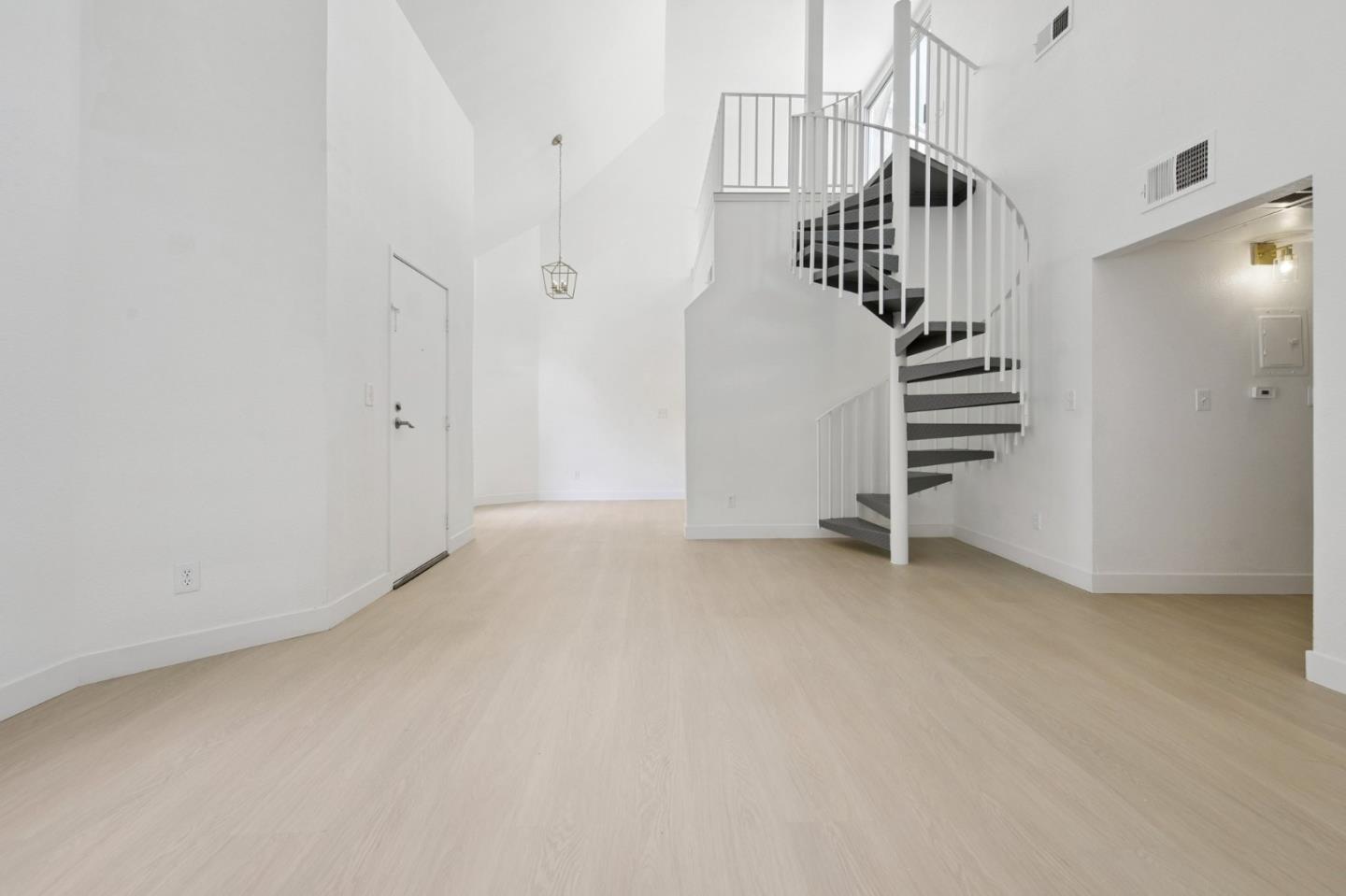 Detail Gallery Image 4 of 18 For 14937 Dickens St #209,  Sherman Oaks,  CA 91403 - 2 Beds | 2 Baths