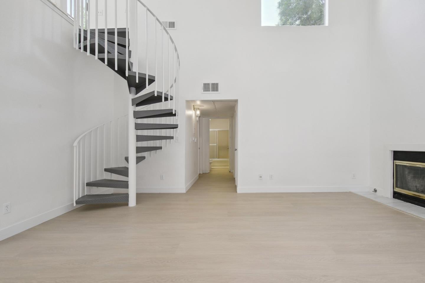 Detail Gallery Image 5 of 18 For 14937 Dickens St #209,  Sherman Oaks,  CA 91403 - 2 Beds | 2 Baths