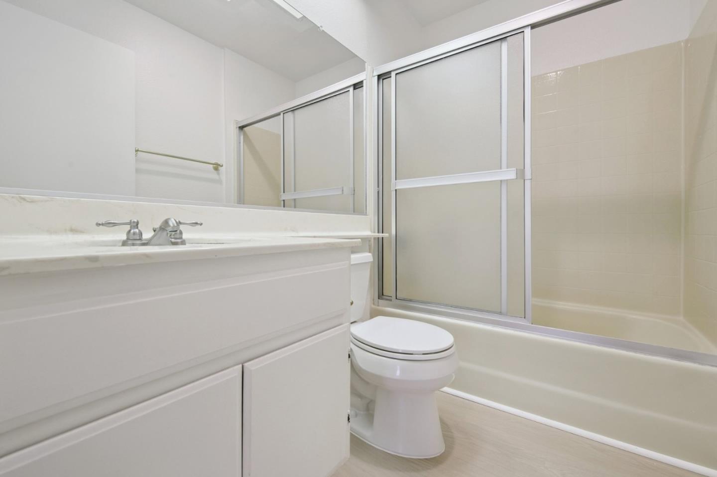 Detail Gallery Image 8 of 18 For 14937 Dickens St #209,  Sherman Oaks,  CA 91403 - 2 Beds | 2 Baths