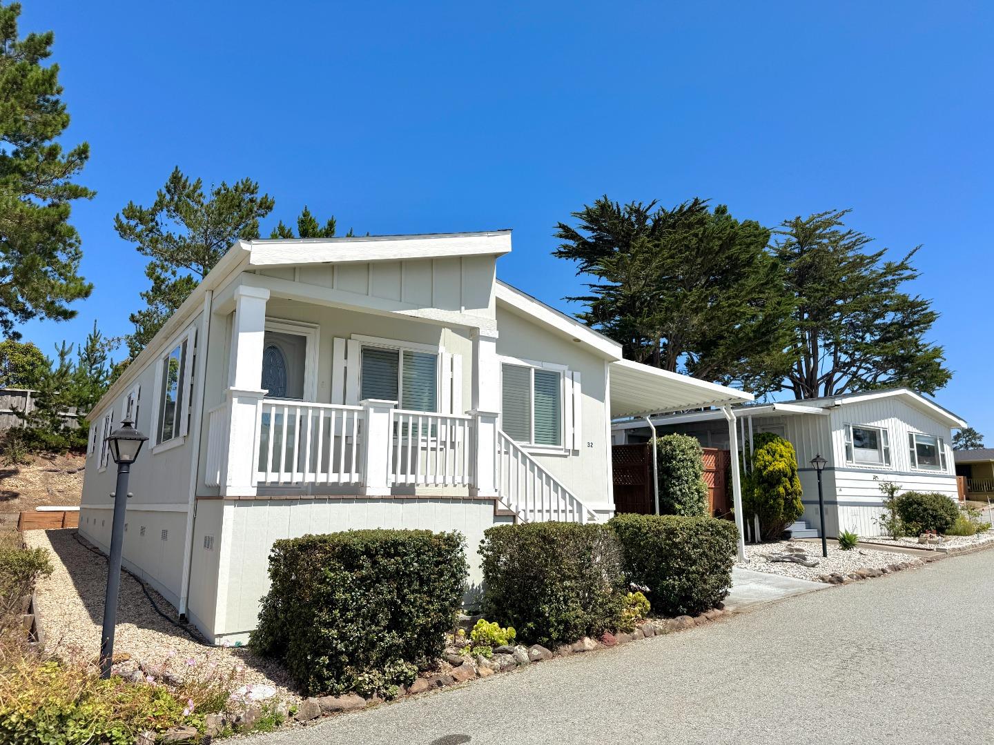 Detail Gallery Image 2 of 21 For 32 Oceanview Ave #32,  Half Moon Bay,  CA 94019 - 2 Beds | 2 Baths