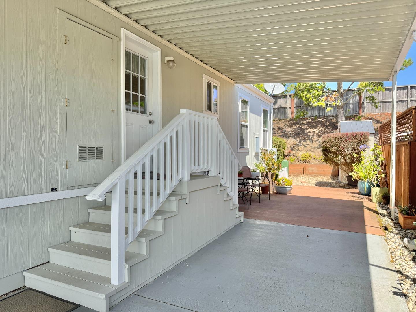 Detail Gallery Image 3 of 21 For 32 Oceanview Ave #32,  Half Moon Bay,  CA 94019 - 2 Beds | 2 Baths