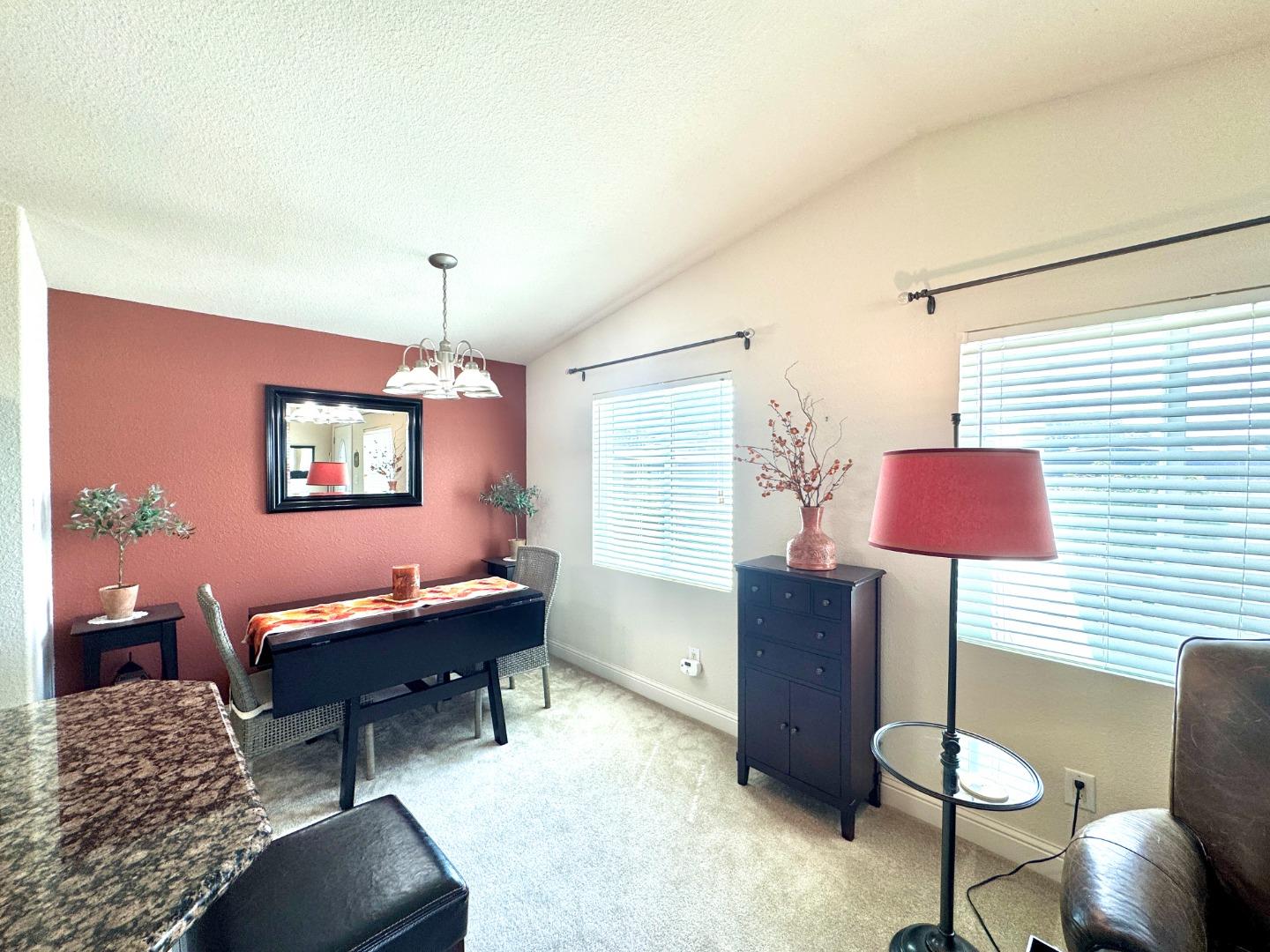 Detail Gallery Image 6 of 21 For 32 Oceanview Ave #32,  Half Moon Bay,  CA 94019 - 2 Beds | 2 Baths
