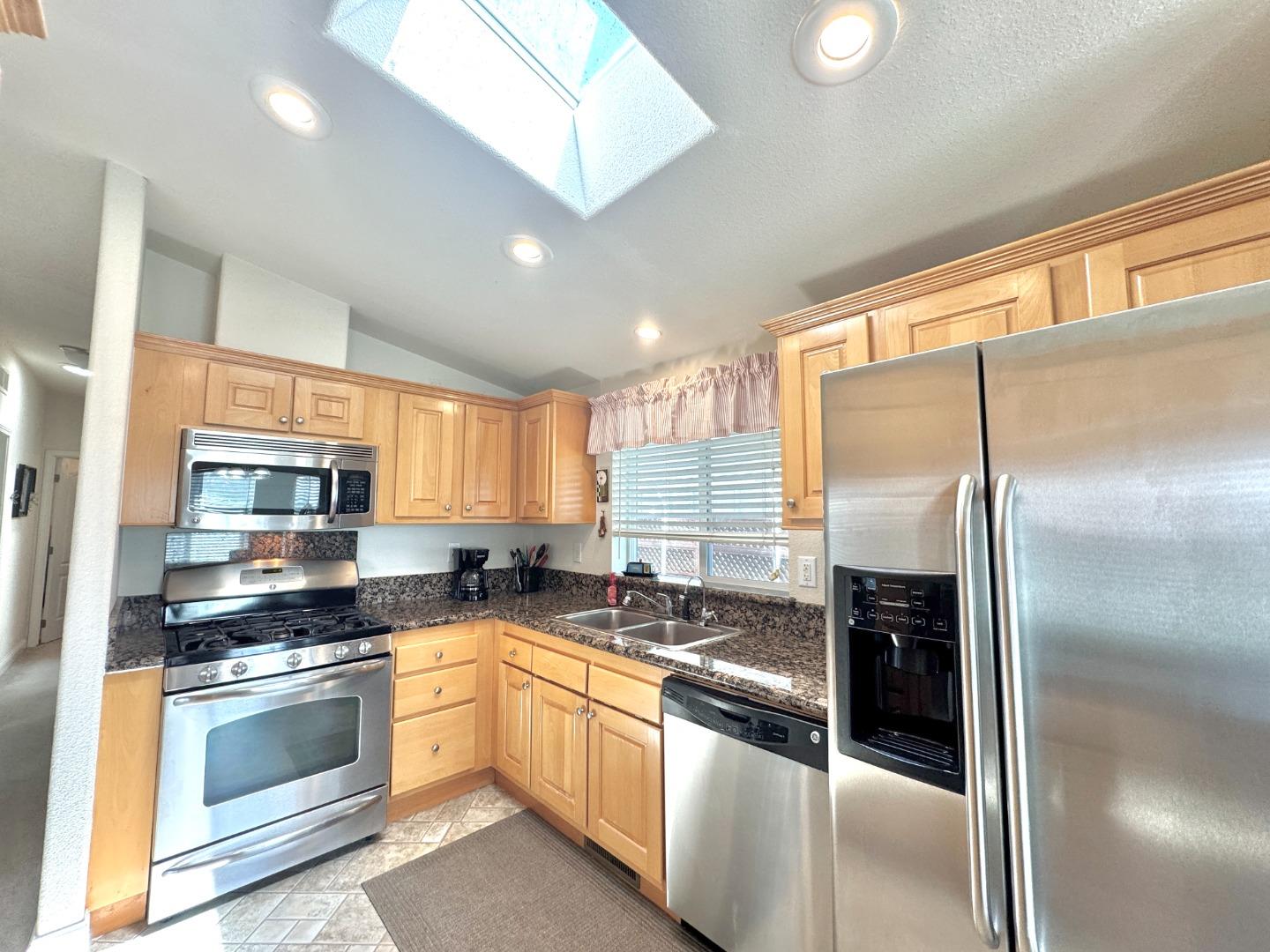 Detail Gallery Image 8 of 21 For 32 Oceanview Ave #32,  Half Moon Bay,  CA 94019 - 2 Beds | 2 Baths