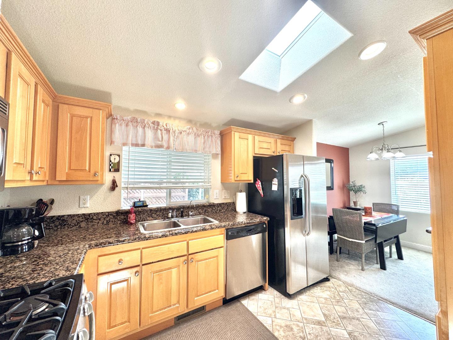 Detail Gallery Image 9 of 21 For 32 Oceanview Ave #32,  Half Moon Bay,  CA 94019 - 2 Beds | 2 Baths