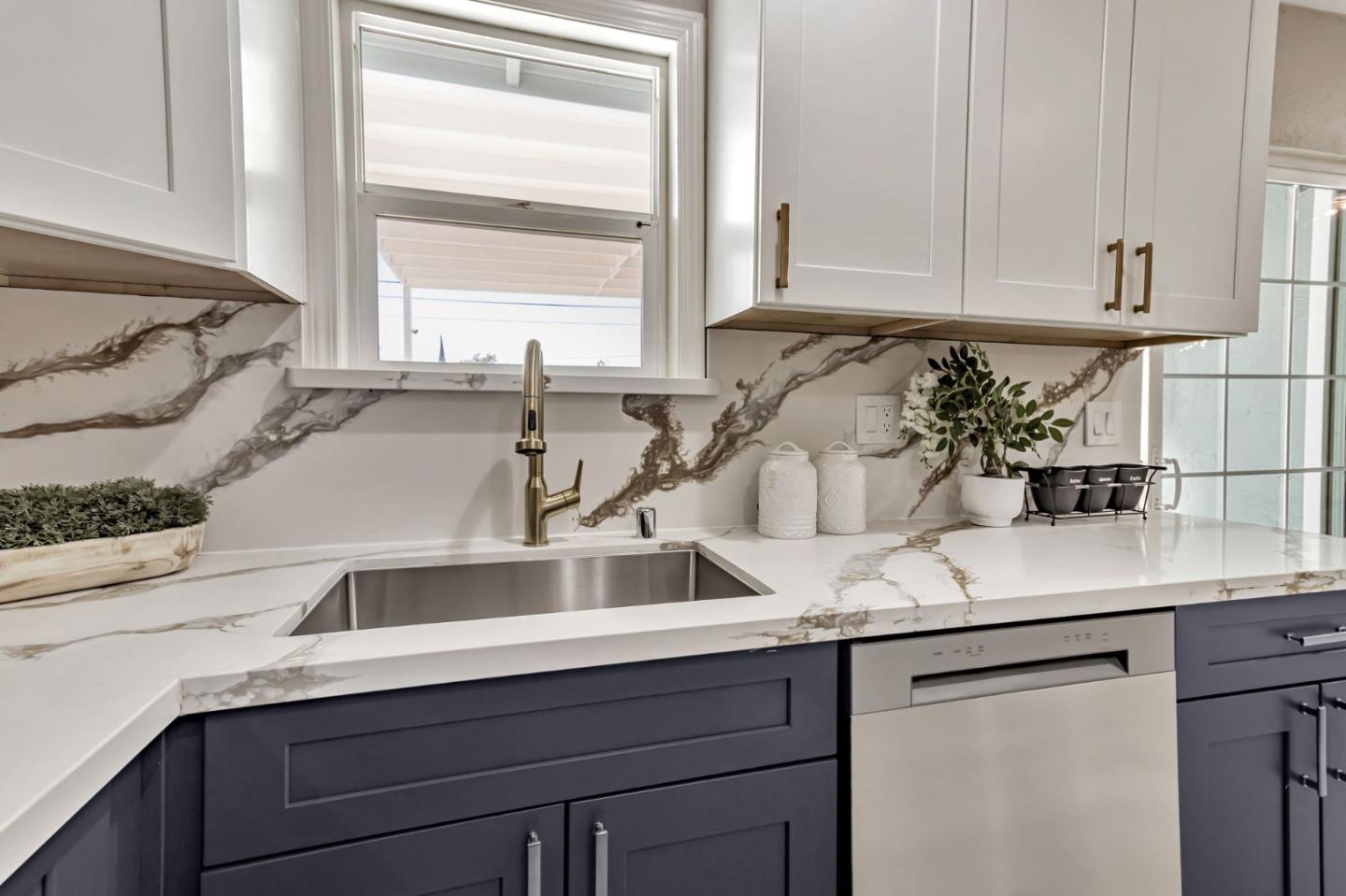 Detail Gallery Image 10 of 32 For 905 S Capitol Ave, San Jose,  CA 95127 - 4 Beds | 2 Baths