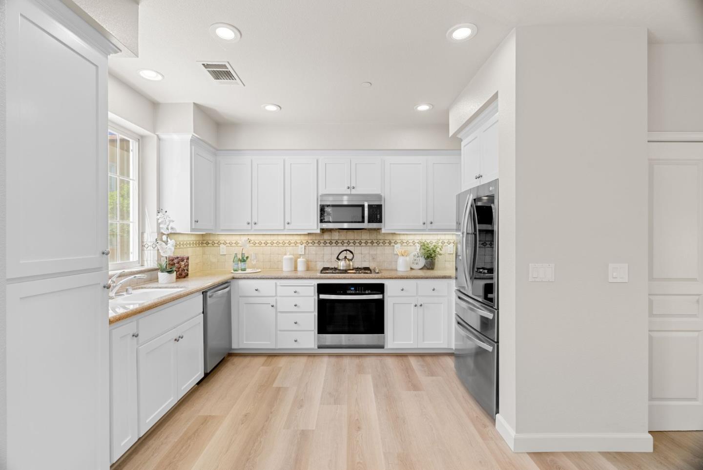 Detail Gallery Image 21 of 54 For 4064 Rivermark Pkwy, Santa Clara,  CA 95054 - 3 Beds | 2/1 Baths