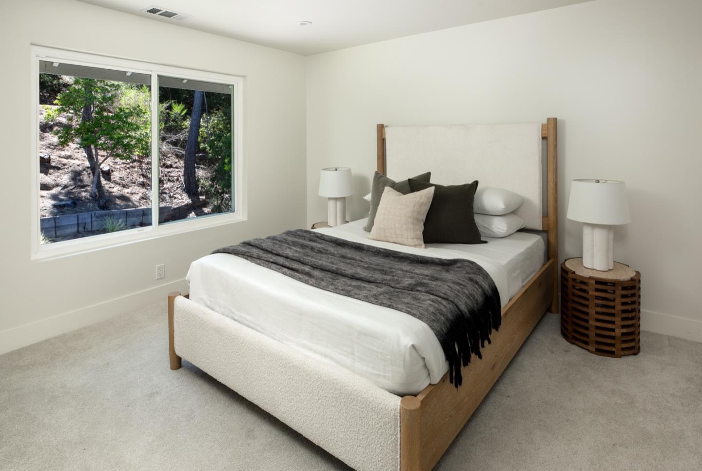 Detail Gallery Image 16 of 22 For 1340 View Haven Rd, Hillsborough,  CA 94010 - 5 Beds | 4/1 Baths