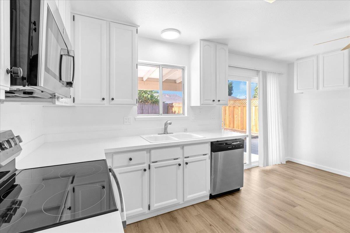 Detail Gallery Image 16 of 44 For 1201 Wilma Dr, Hollister,  CA 95023 - 3 Beds | 2 Baths