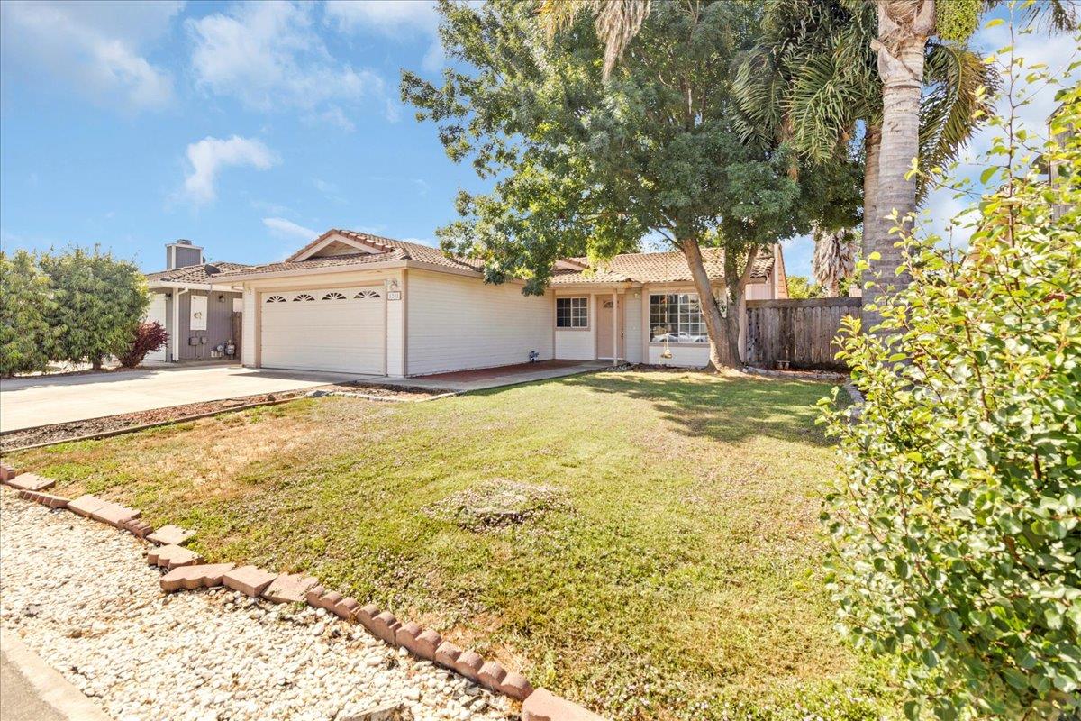 Detail Gallery Image 2 of 44 For 1201 Wilma Dr, Hollister,  CA 95023 - 3 Beds | 2 Baths