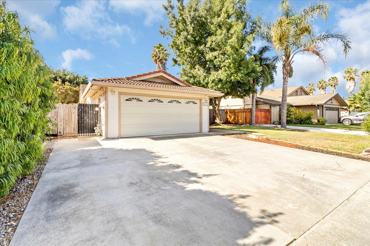 Detail Gallery Image 3 of 44 For 1201 Wilma Dr, Hollister,  CA 95023 - 3 Beds | 2 Baths