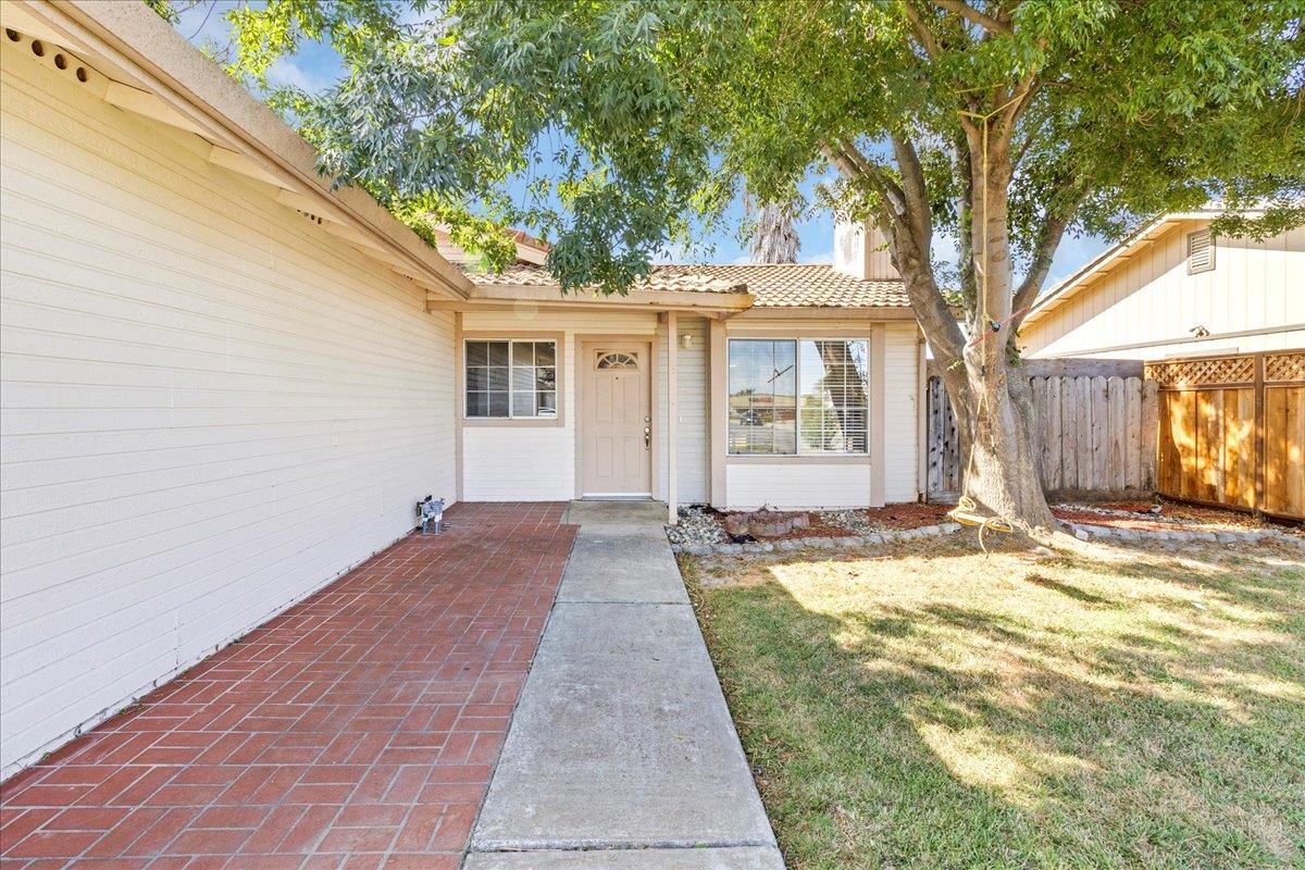 Detail Gallery Image 4 of 44 For 1201 Wilma Dr, Hollister,  CA 95023 - 3 Beds | 2 Baths