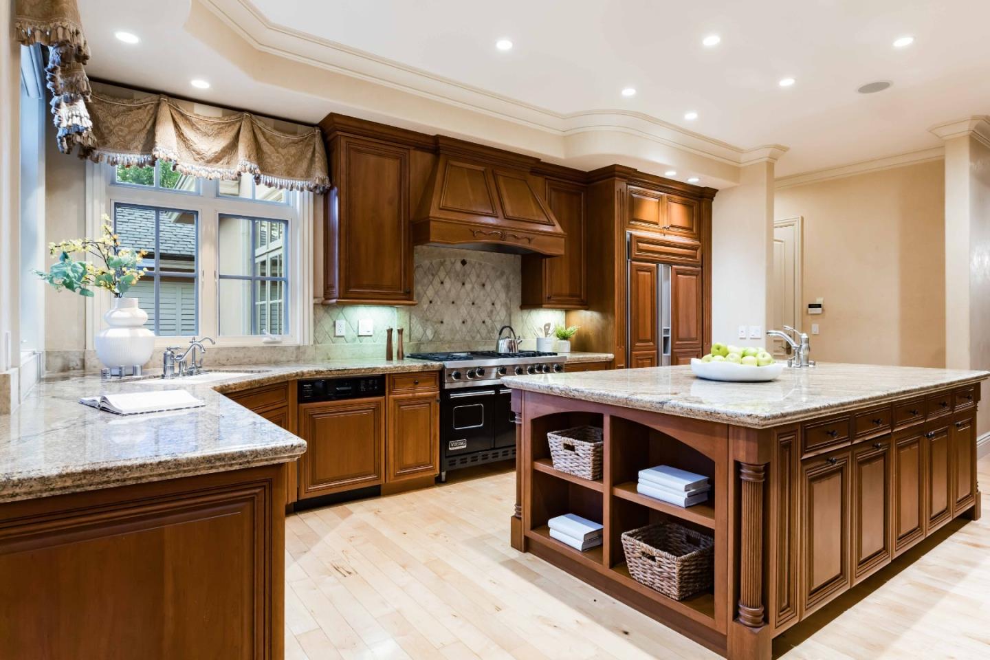Detail Gallery Image 11 of 47 For 58 Marymont Ave, Atherton,  CA 94027 - 6 Beds | 9/2 Baths