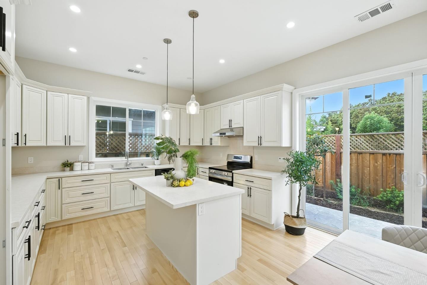 Detail Gallery Image 2 of 15 For 1329 Elam Ave, Campbell,  CA 95008 - 4 Beds | 3/1 Baths