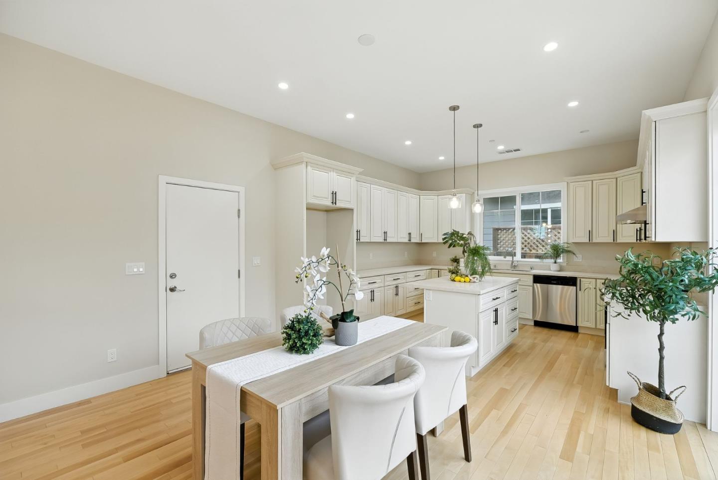 Detail Gallery Image 4 of 15 For 1329 Elam Ave, Campbell,  CA 95008 - 4 Beds | 3/1 Baths