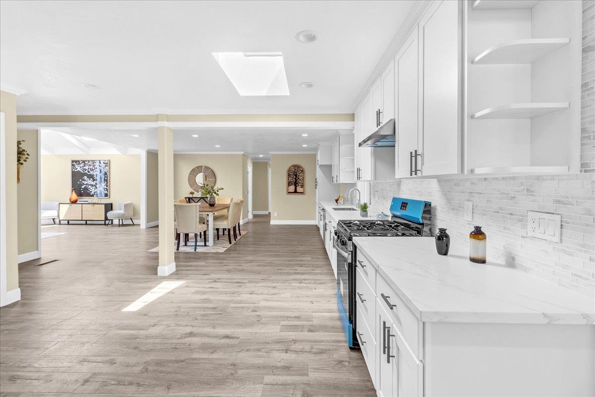 Detail Gallery Image 12 of 40 For 31 La Mirada Ct, Salinas,  CA 93901 - 4 Beds | 3 Baths