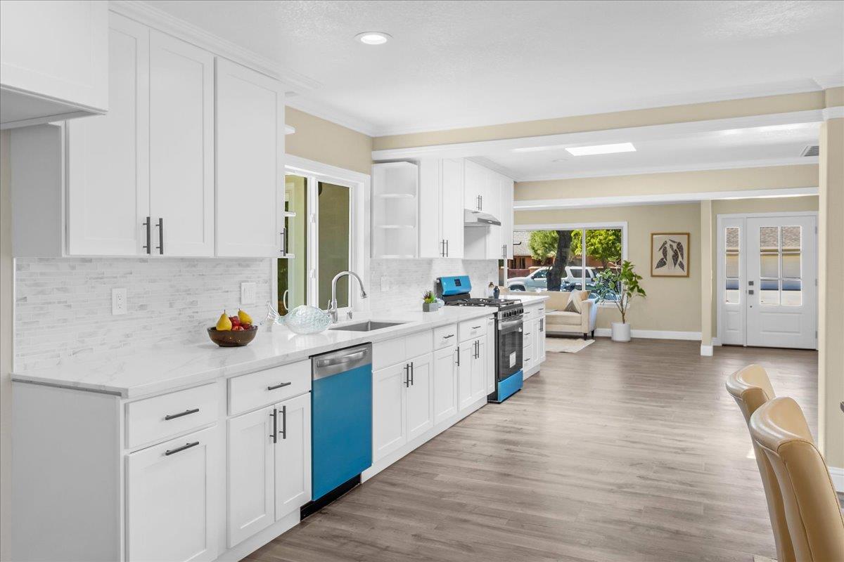 Detail Gallery Image 14 of 40 For 31 La Mirada Ct, Salinas,  CA 93901 - 4 Beds | 3 Baths
