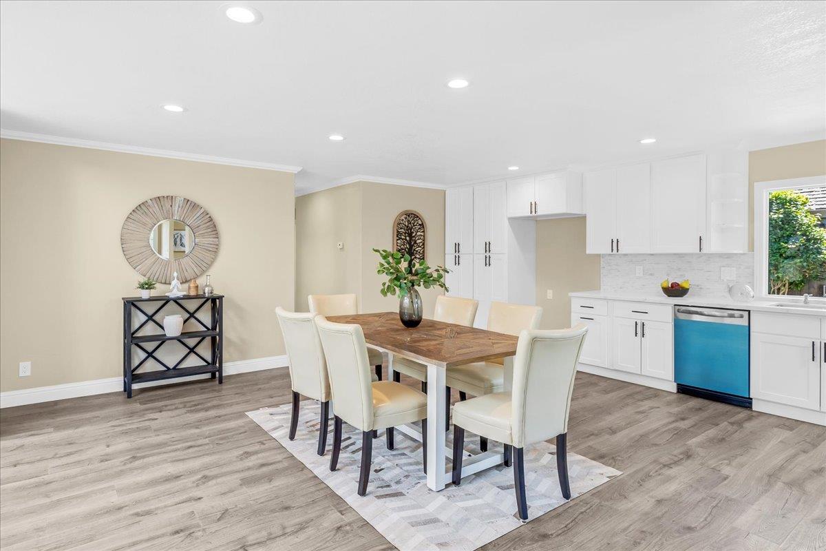 Detail Gallery Image 15 of 40 For 31 La Mirada Ct, Salinas,  CA 93901 - 4 Beds | 3 Baths