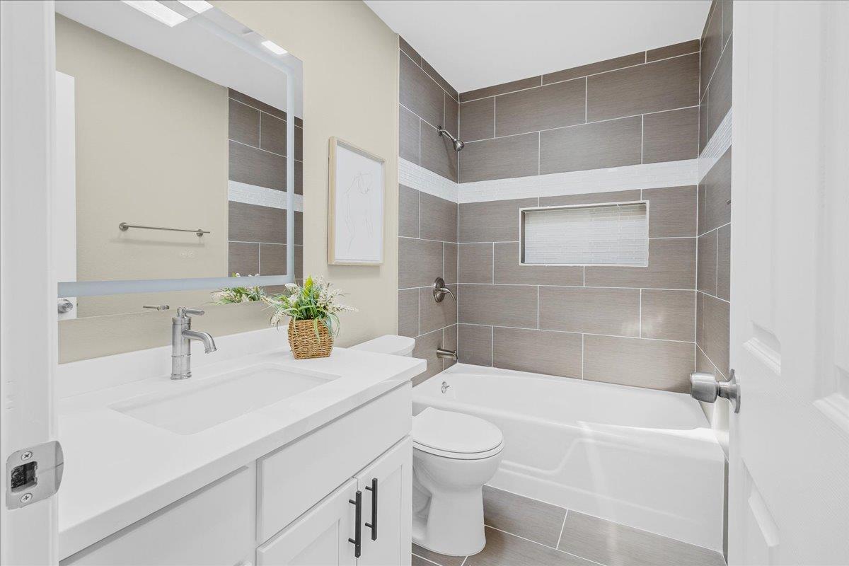 Detail Gallery Image 26 of 40 For 31 La Mirada Ct, Salinas,  CA 93901 - 4 Beds | 3 Baths
