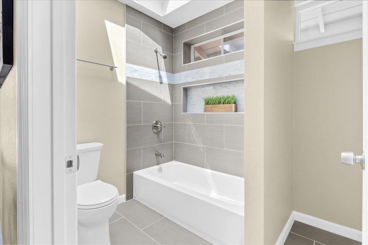 Detail Gallery Image 32 of 40 For 31 La Mirada Ct, Salinas,  CA 93901 - 4 Beds | 3 Baths