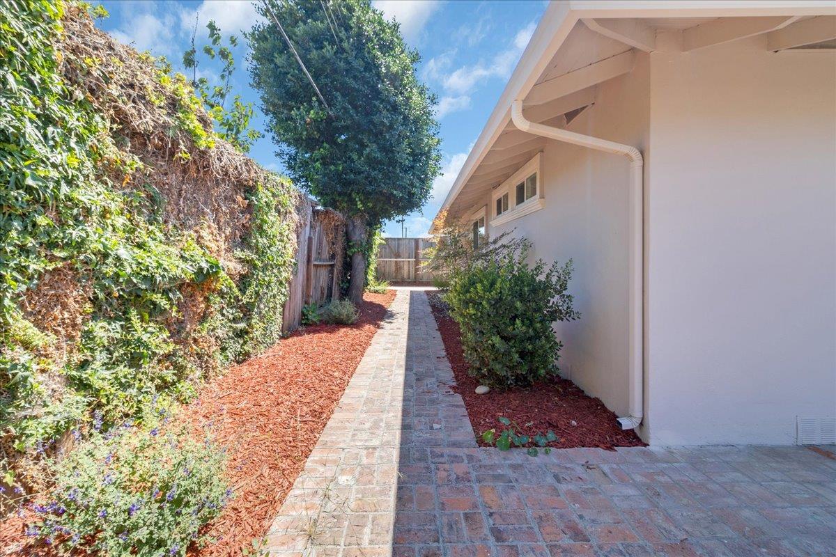 Detail Gallery Image 38 of 40 For 31 La Mirada Ct, Salinas,  CA 93901 - 4 Beds | 3 Baths