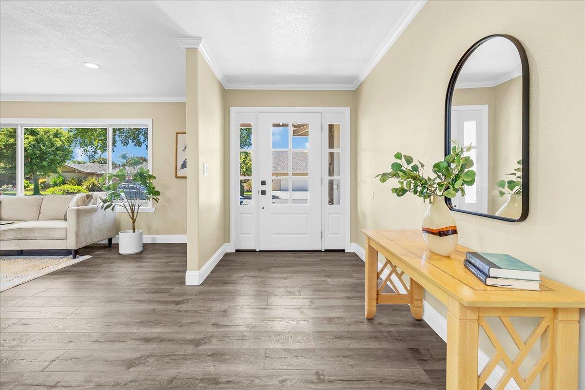 Detail Gallery Image 5 of 40 For 31 La Mirada Ct, Salinas,  CA 93901 - 4 Beds | 3 Baths