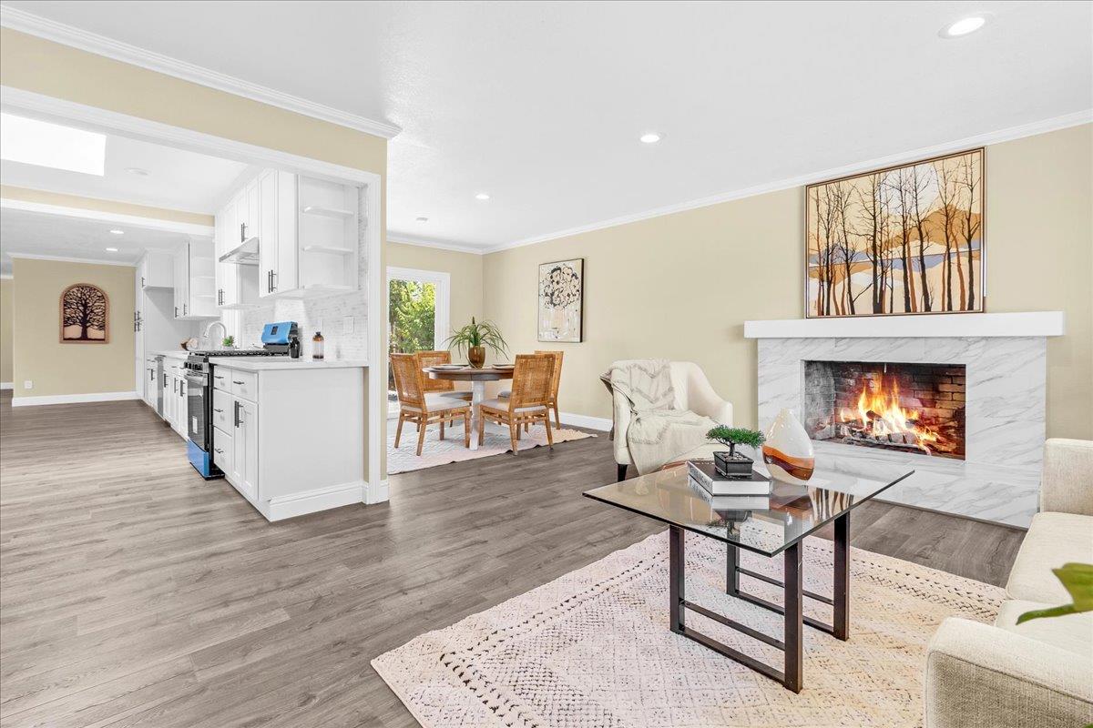 Detail Gallery Image 8 of 40 For 31 La Mirada Ct, Salinas,  CA 93901 - 4 Beds | 3 Baths