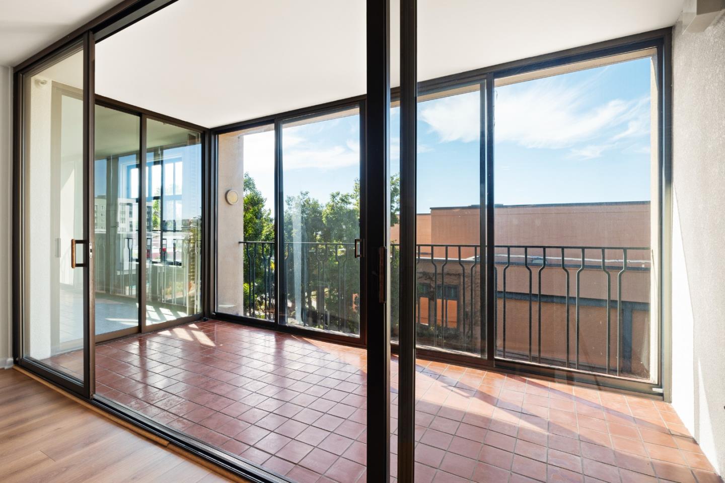 Detail Gallery Image 10 of 29 For 555 Laurel Ave #324,  San Mateo,  CA 94401 - 2 Beds | 2 Baths