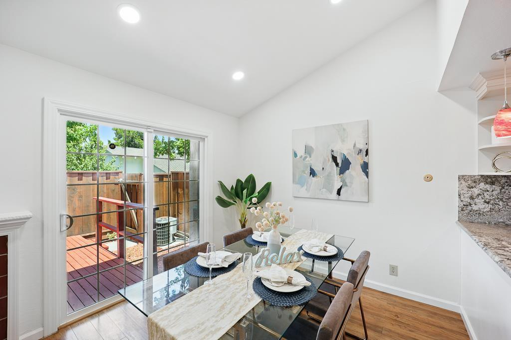 Detail Gallery Image 10 of 41 For 20245 Northglen Sq, Cupertino,  CA 95014 - 2 Beds | 2 Baths