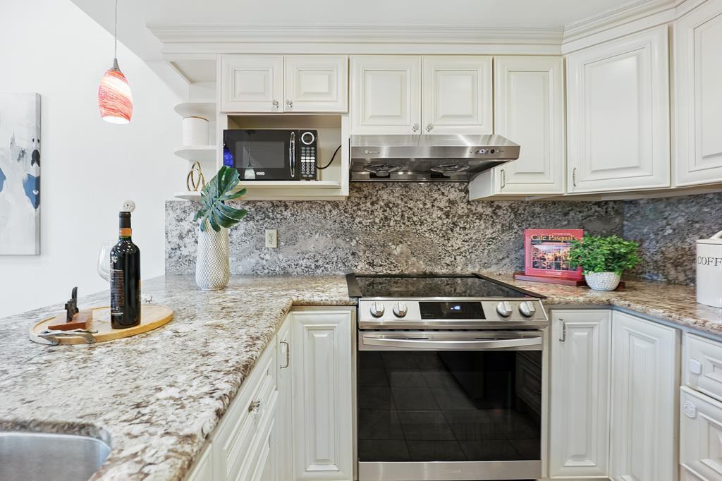 Detail Gallery Image 14 of 41 For 20245 Northglen Sq, Cupertino,  CA 95014 - 2 Beds | 2 Baths