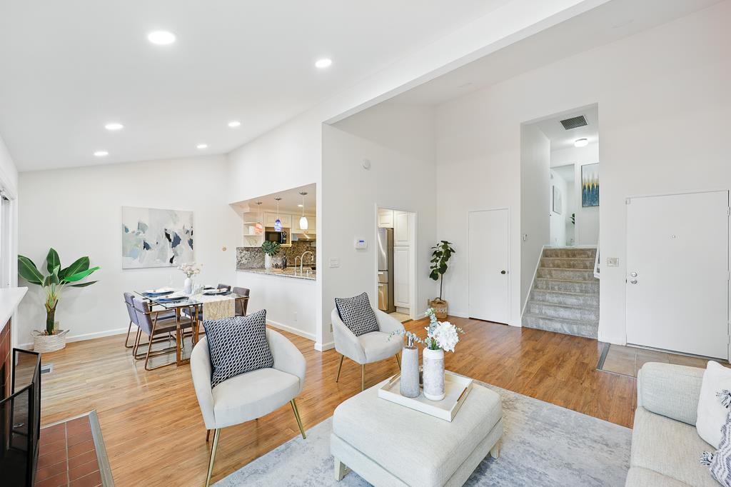 Detail Gallery Image 3 of 41 For 20245 Northglen Sq, Cupertino,  CA 95014 - 2 Beds | 2 Baths