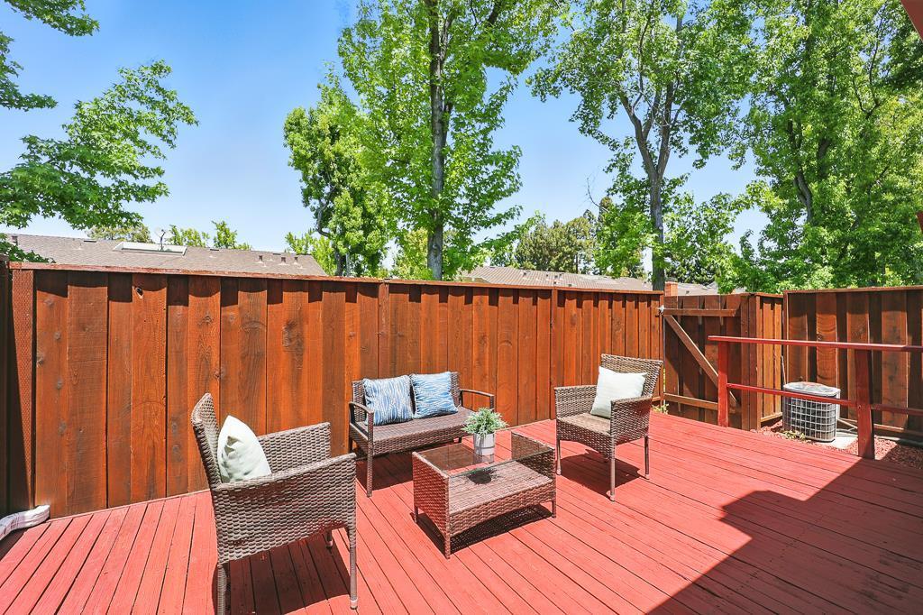 Detail Gallery Image 35 of 41 For 20245 Northglen Sq, Cupertino,  CA 95014 - 2 Beds | 2 Baths