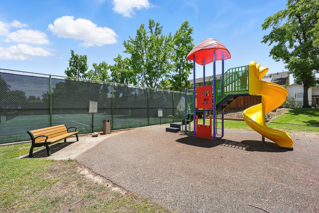 Detail Gallery Image 37 of 41 For 20245 Northglen Sq, Cupertino,  CA 95014 - 2 Beds | 2 Baths