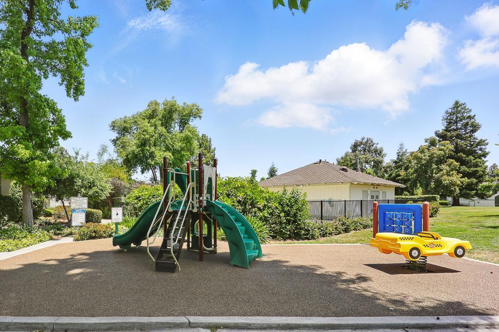 Detail Gallery Image 38 of 41 For 20245 Northglen Sq, Cupertino,  CA 95014 - 2 Beds | 2 Baths