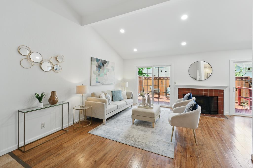 Detail Gallery Image 6 of 41 For 20245 Northglen Sq, Cupertino,  CA 95014 - 2 Beds | 2 Baths