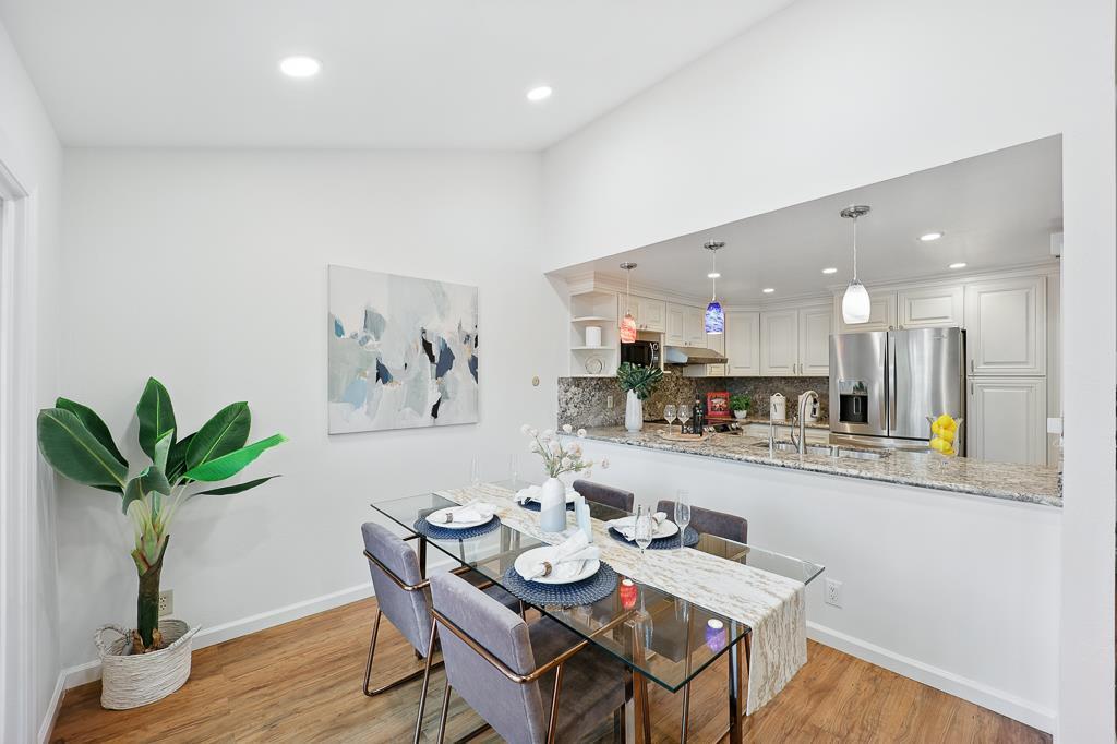 Detail Gallery Image 9 of 41 For 20245 Northglen Sq, Cupertino,  CA 95014 - 2 Beds | 2 Baths