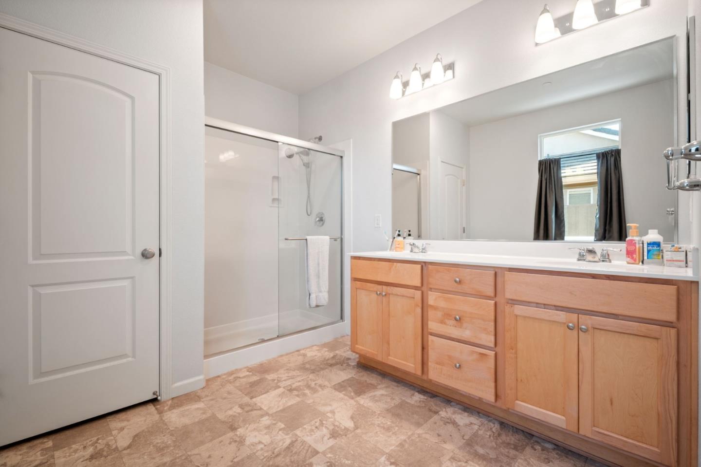 Detail Gallery Image 12 of 41 For 2741 Grayson St, Hollister,  CA 95023 - 4 Beds | 2 Baths