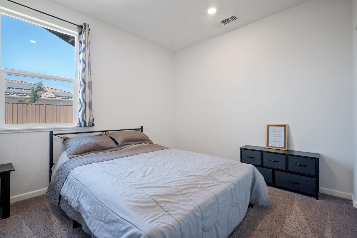 Detail Gallery Image 16 of 41 For 2741 Grayson St, Hollister,  CA 95023 - 4 Beds | 2 Baths
