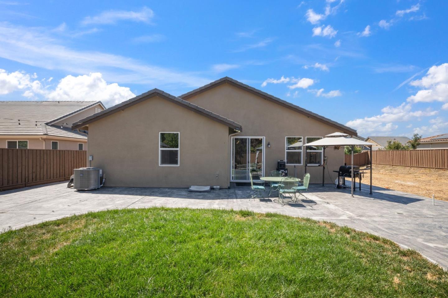 Detail Gallery Image 23 of 41 For 2741 Grayson St, Hollister,  CA 95023 - 4 Beds | 2 Baths