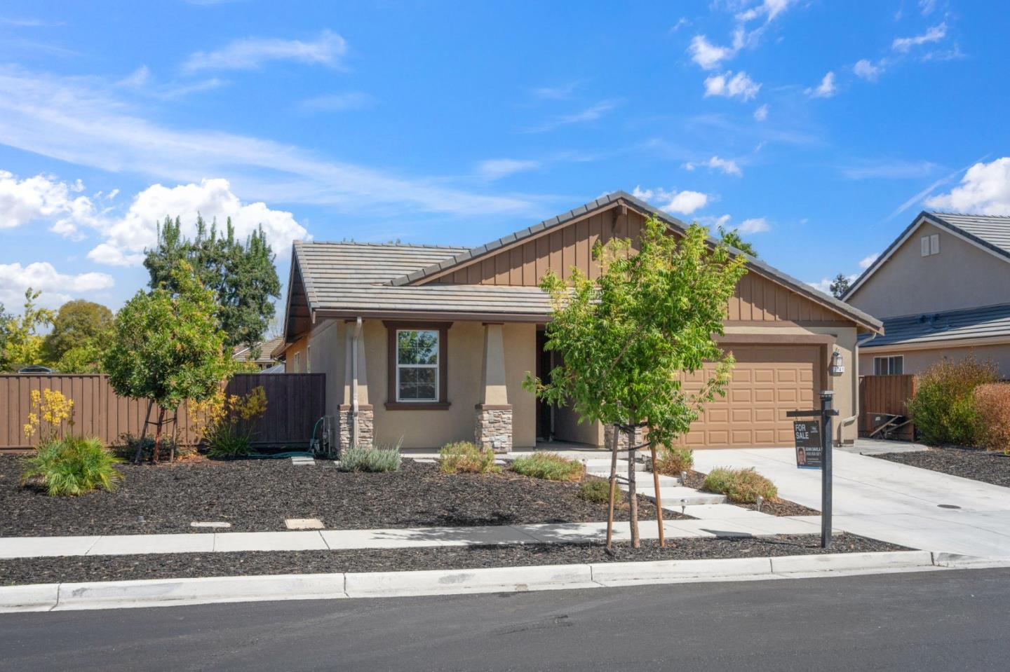 Detail Gallery Image 3 of 41 For 2741 Grayson St, Hollister,  CA 95023 - 4 Beds | 2 Baths